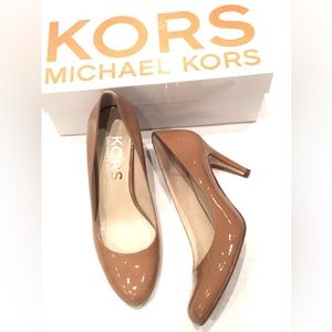 Micheal Kors leather patent pumps beige size 6.5